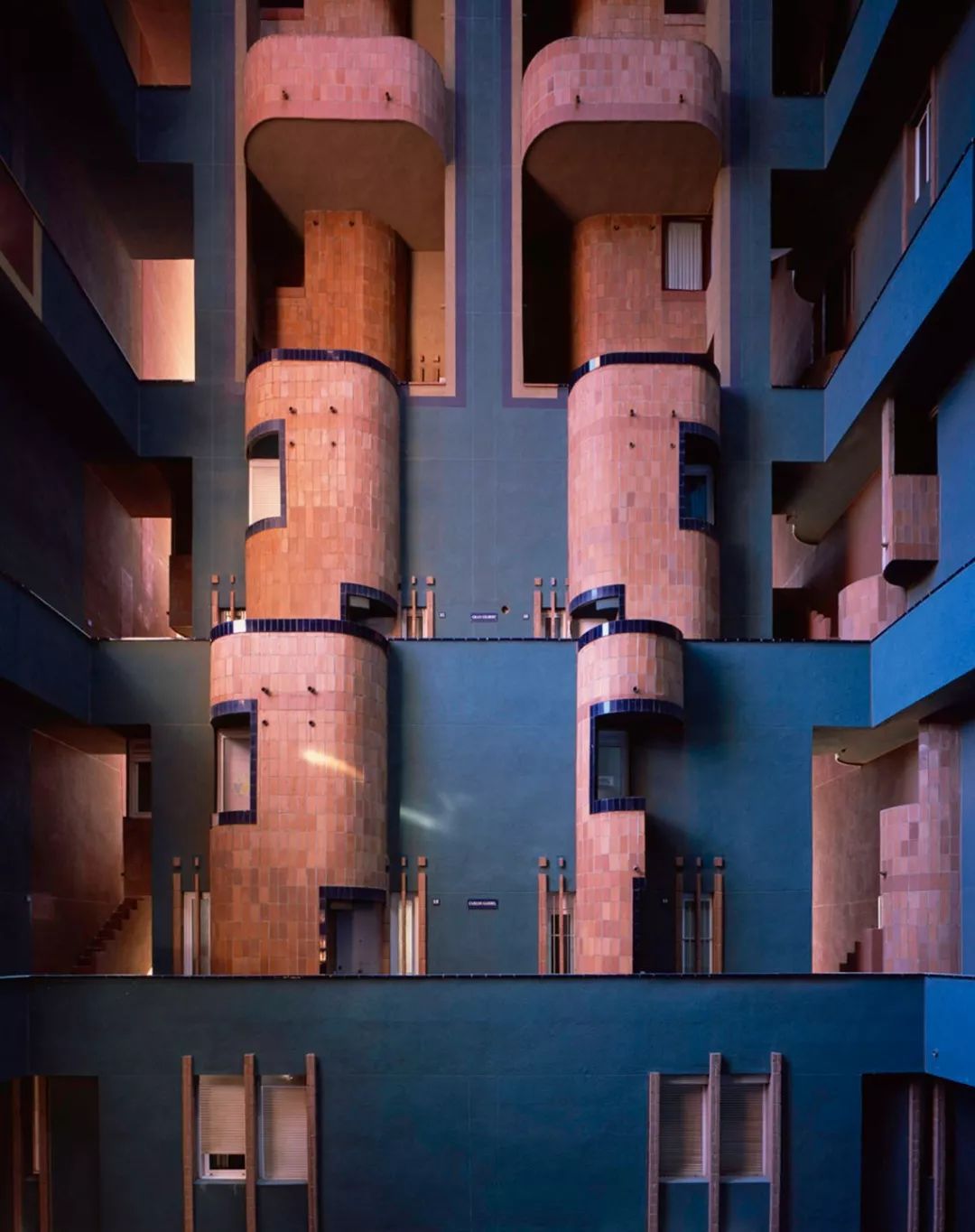 巨星陨落丨里卡多·波菲(Ricardo Bofill)西班牙鬼才建筑师的梦幻世界【环球建筑】 巨星陨落丨里卡多·波菲(Ricardo Bofill)西班牙鬼才建筑师的梦幻世界【环球建筑】
