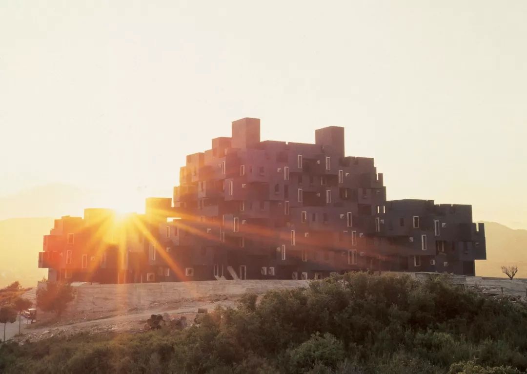 巨星陨落丨里卡多·波菲（Ricardo Bofill）西班牙鬼才建筑师的梦幻世界【环球建筑】