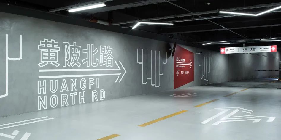 现代城市需要怎样的停车场？在水泥地上画框的时代该翻篇了！