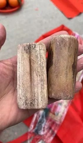 拜神悖论:潮汕平时拜神的女性比男性多,但求年签时拜神的男性更多 拜神悖论:潮汕平时拜神的女性比男性多,但求年签时拜神的男性更多