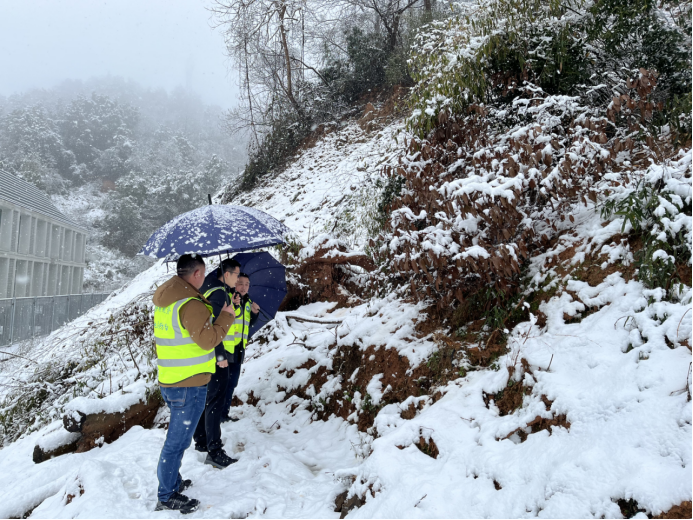 市规划资源局余杭分局积极防范雨雪冰冻天气 做好地质灾害巡查 市规划资源局余杭分局积极防范雨雪冰冻天气 做好地质灾害巡查