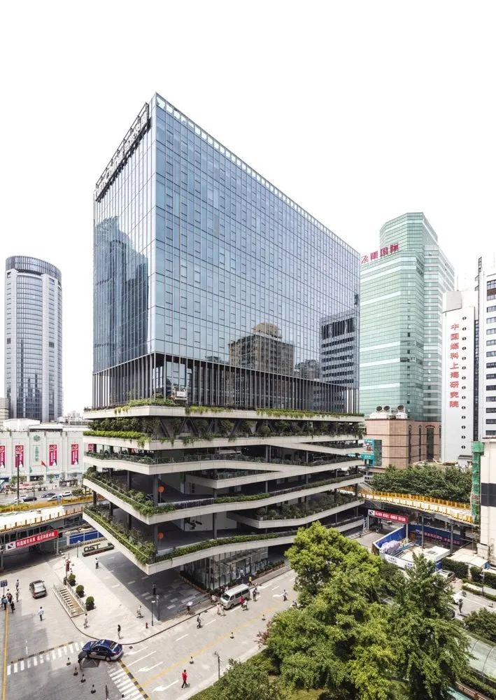 现代城市需要怎样的停车场？在水泥地上画框的时代该翻篇了！
