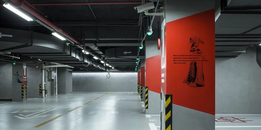 现代城市需要怎样的停车场？在水泥地上画框的时代该翻篇了！