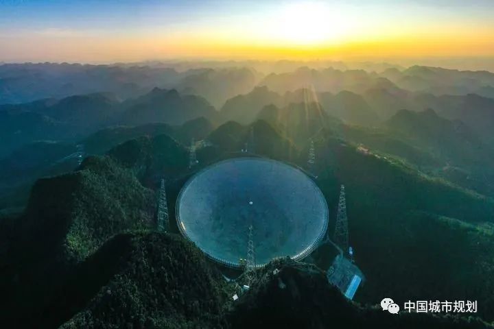 这些词串起一条昂扬曲线——历年两会经济热词折射中国发展轨迹 这些词串起一条昂扬曲线——历年两会经济热词折射中国发展轨迹