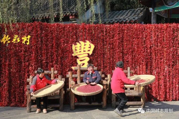 这些词串起一条昂扬曲线——历年两会经济热词折射中国发展轨迹 这些词串起一条昂扬曲线——历年两会经济热词折射中国发展轨迹