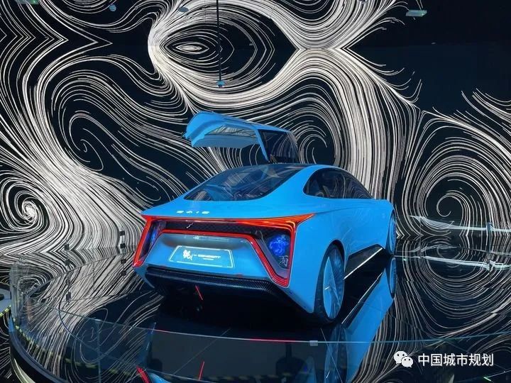 这些词串起一条昂扬曲线——历年两会经济热词折射中国发展轨迹 这些词串起一条昂扬曲线——历年两会经济热词折射中国发展轨迹
