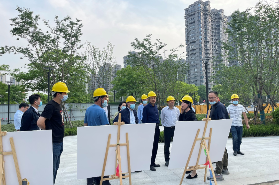 陈祥荣局长实地检查公园建设工作 陈祥荣局长实地检查公园建设工作