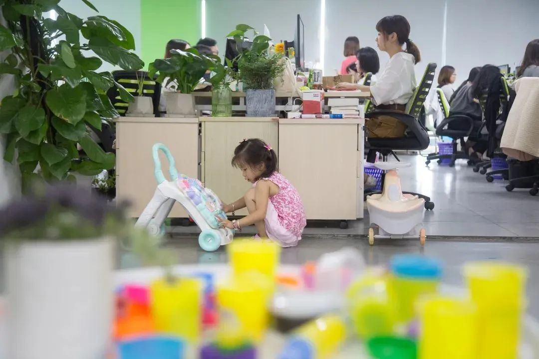 浅谈低生育率与“女性友好”城市建设，从深圳说起……