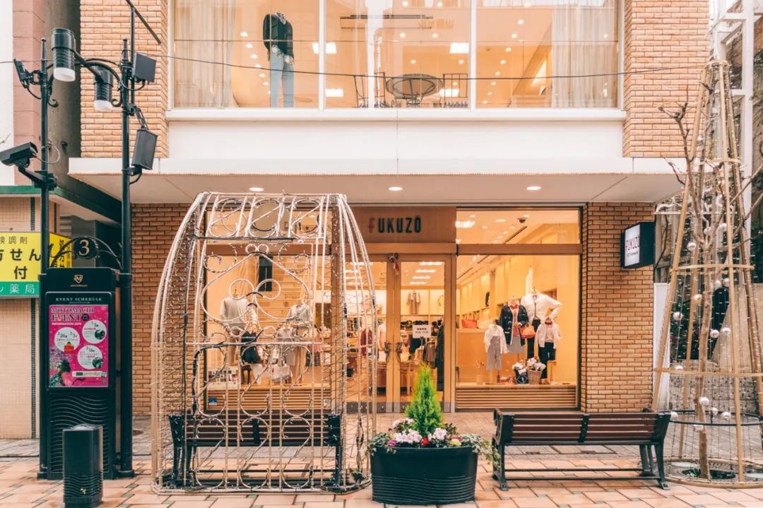 小建筑围合而成的现代街道——横滨元町通 小建筑围合而成的现代街道——横滨元町通