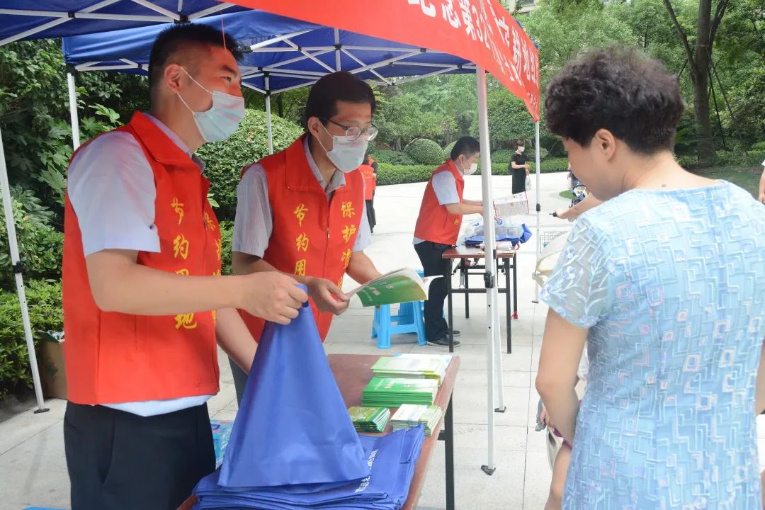 节约集约用地 严守耕地红线 | 市规划资源局滨江分局开展第32个全国“土地日”主题宣传活动
