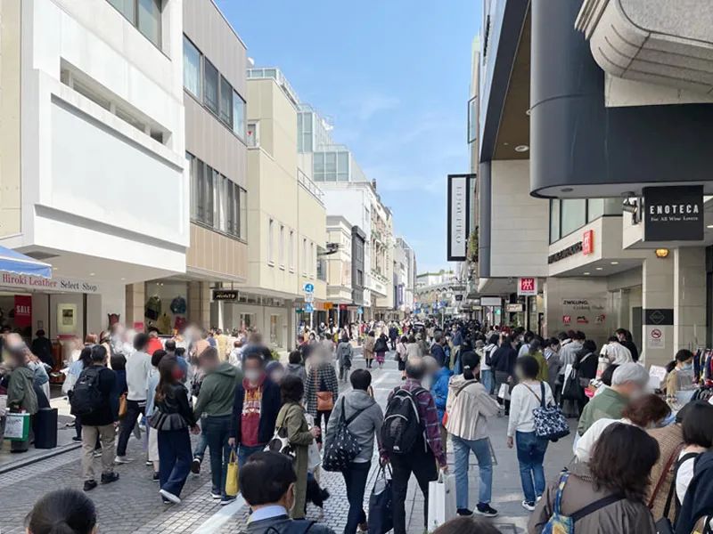 小建筑围合而成的现代街道——横滨元町通 小建筑围合而成的现代街道——横滨元町通