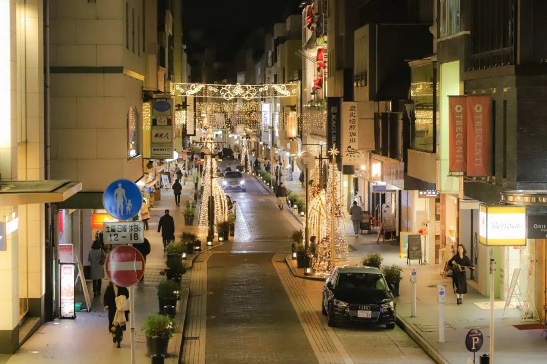 小建筑围合而成的现代街道——横滨元町通 小建筑围合而成的现代街道——横滨元町通