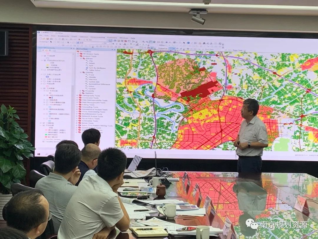 【庆祝第32个全国土地日】守住红线，让土地承载未来