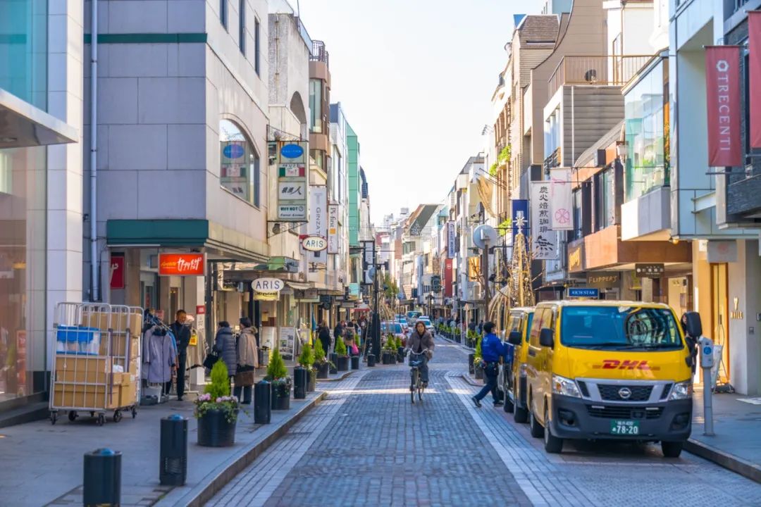 小建筑围合而成的现代街道——横滨元町通 小建筑围合而成的现代街道——横滨元町通