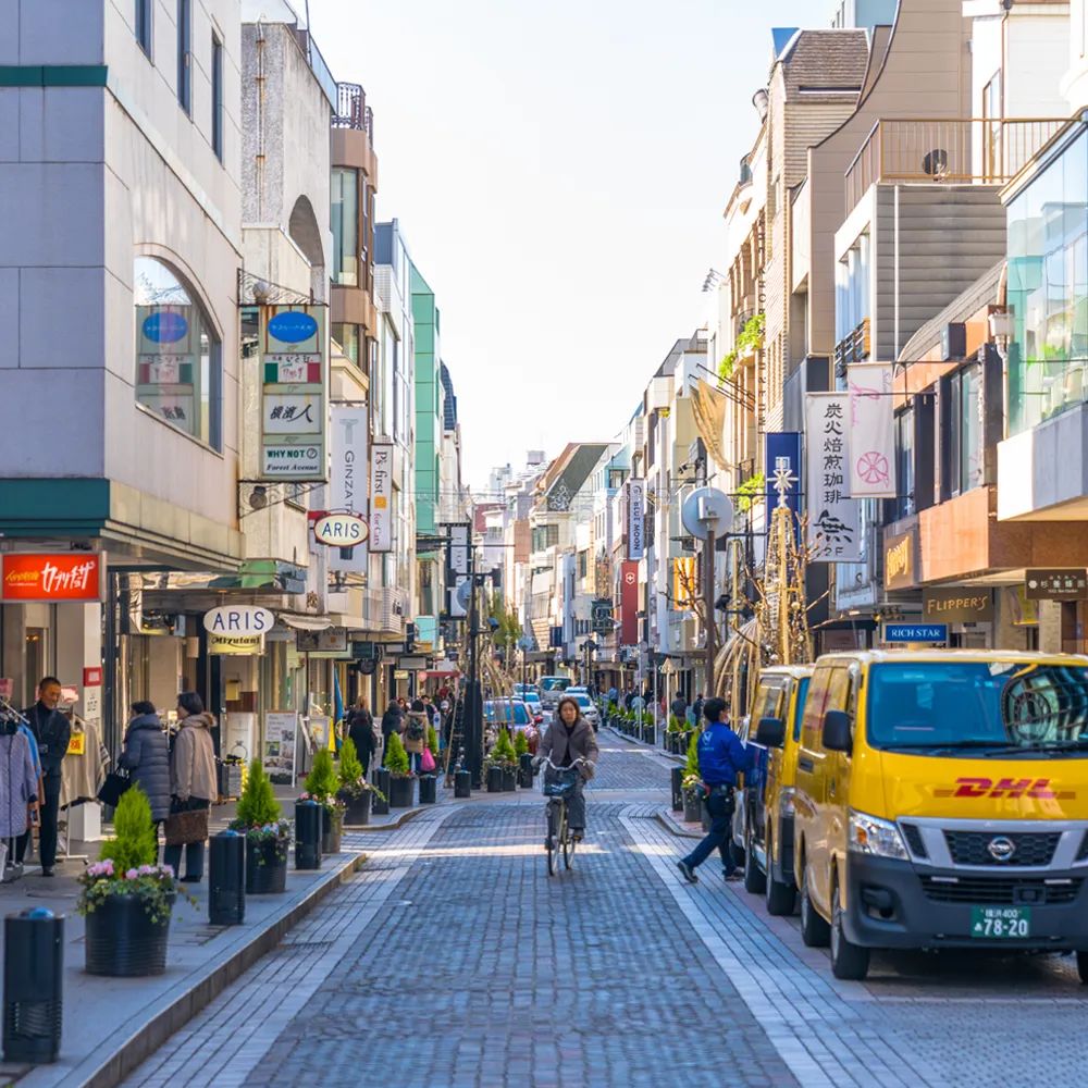 小建筑围合而成的现代街道——横滨元町通 小建筑围合而成的现代街道——横滨元町通