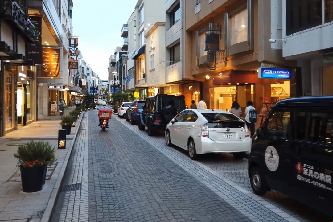 小建筑围合而成的现代街道——横滨元町通 小建筑围合而成的现代街道——横滨元町通