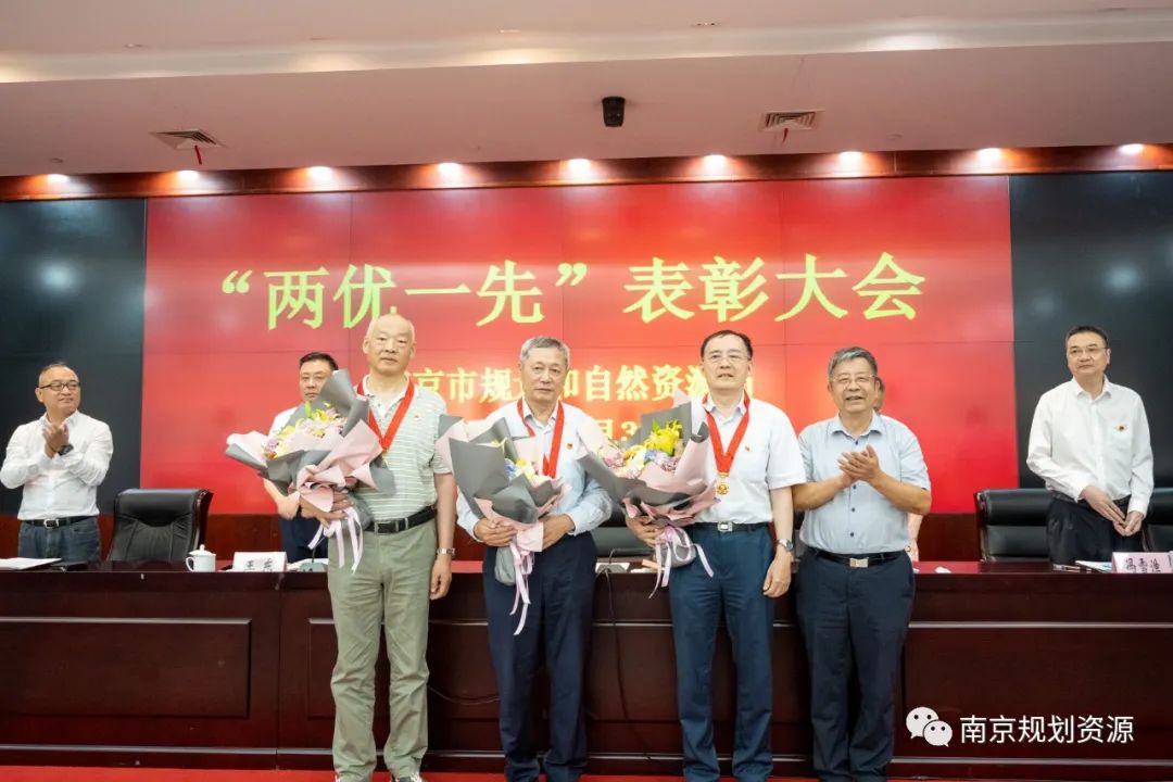 我局召开全市系统“七一”表彰暨专题党课会议