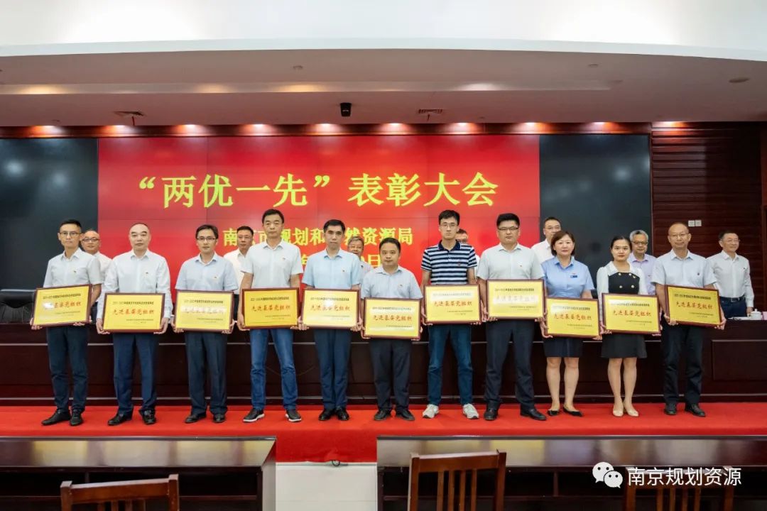 我局召开全市系统“七一”表彰暨专题党课会议