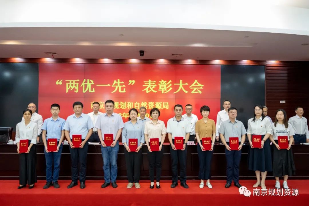 我局召开全市系统“七一”表彰暨专题党课会议
