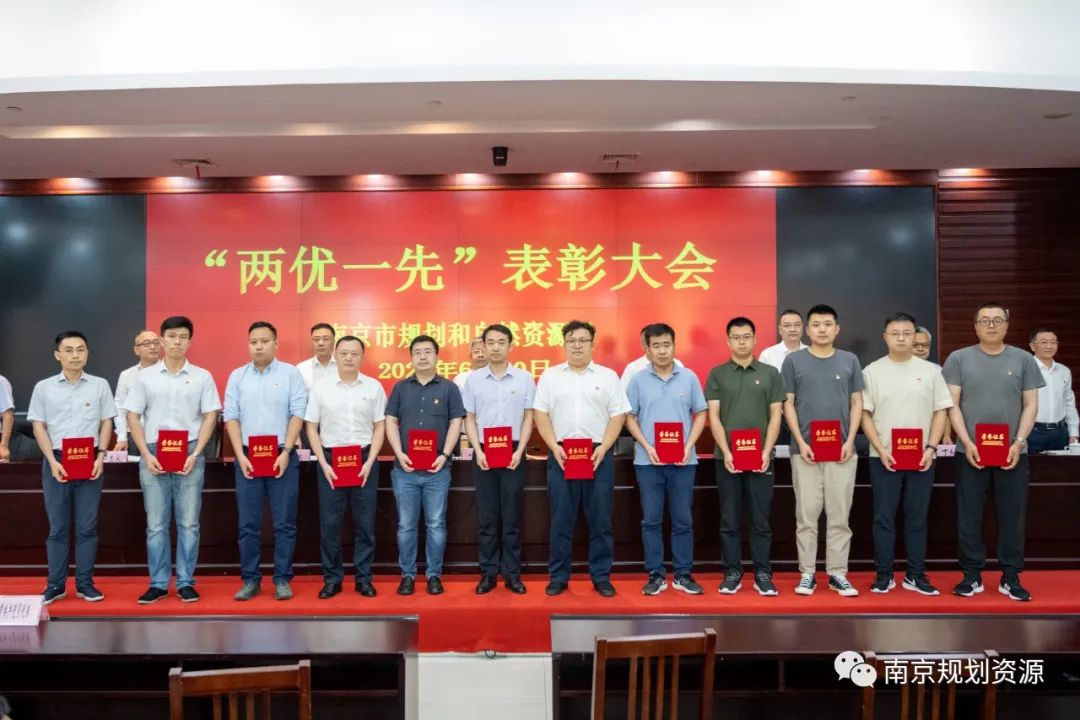 我局召开全市系统“七一”表彰暨专题党课会议