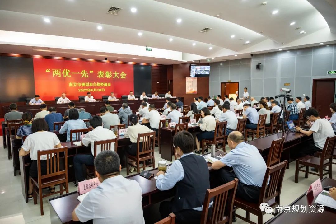 我局召开全市系统“七一”表彰暨专题党课会议