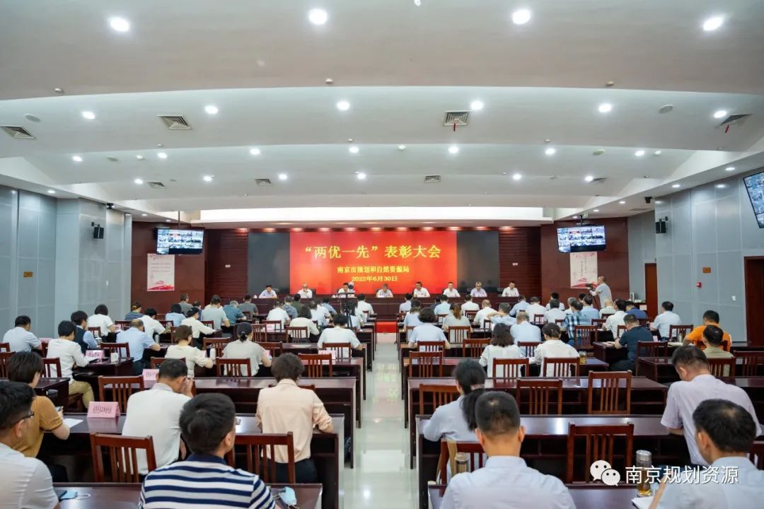 我局召开全市系统“七一”表彰暨专题党课会议