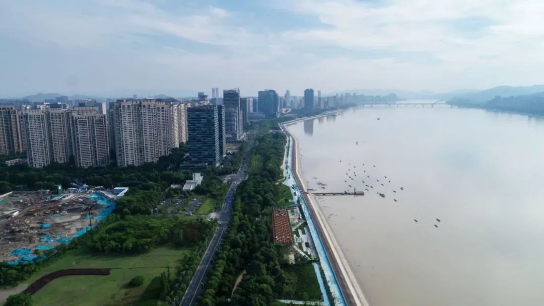 公园微印象②丨感受这一抹“蓝”，滨江的沿江公园等你来~
