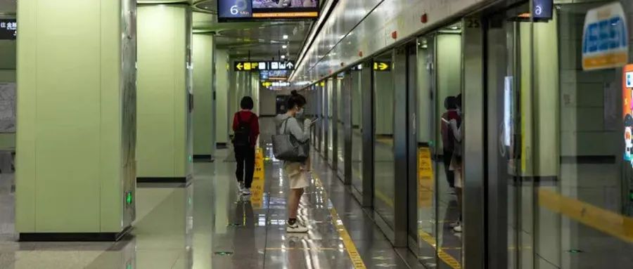 当一座超大城市进入“省电模式”