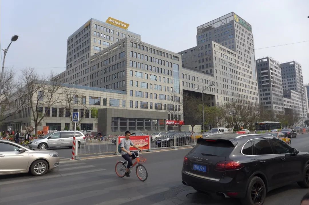 我更愿意讲述那些跟人们日常生活相关的微小的市井空间...... 我更愿意讲述那些跟人们日常生活相关的微小的市井空间......