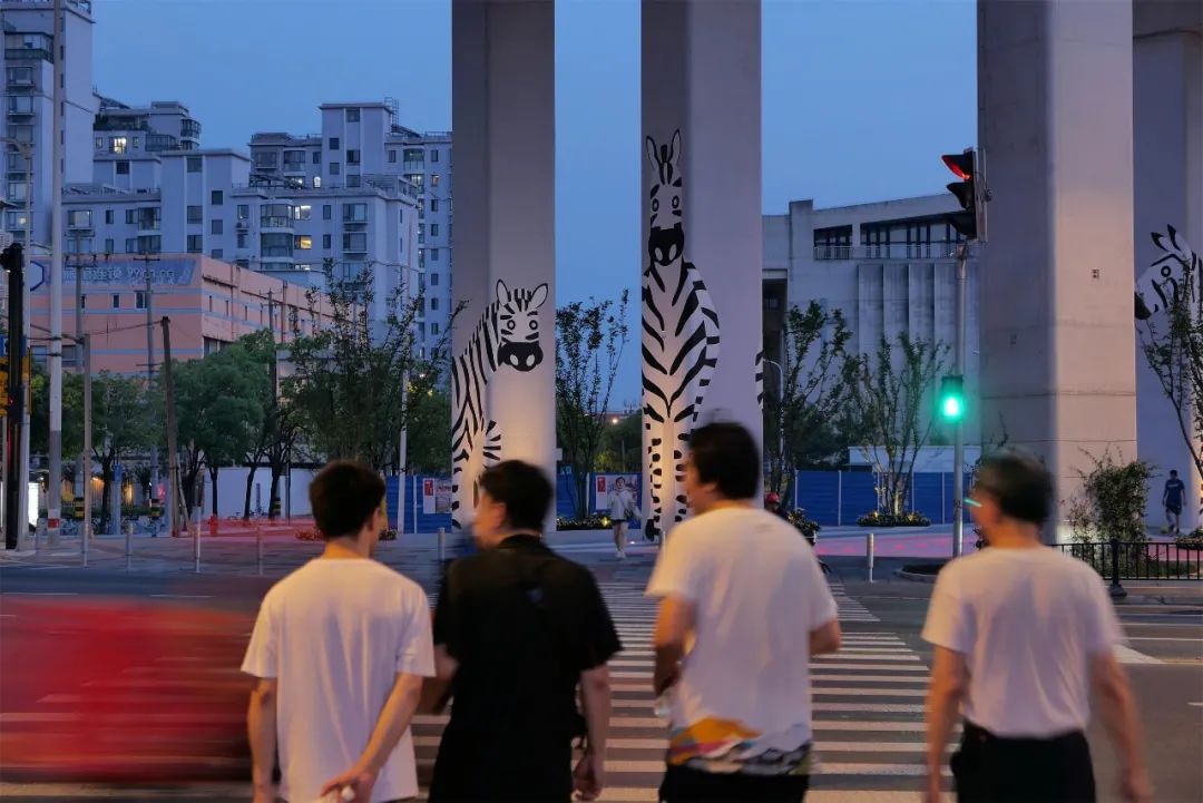 桥下空间这样操作，不错哟！
