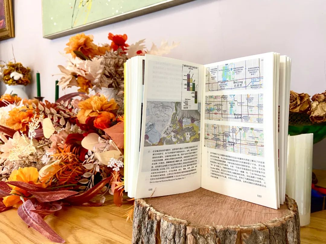 点菜时的菜单、地铁的站牌、高速公路的路标……上面的文字为什么要这么设计？