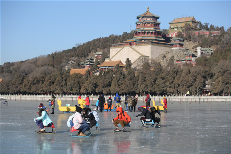 在这些冰场,与北京的地标性建筑合个影 在这些冰场,与北京的地标性建筑合个影