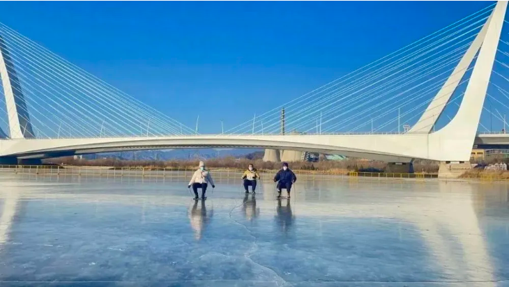 在这些冰场,与北京的地标性建筑合个影 在这些冰场,与北京的地标性建筑合个影