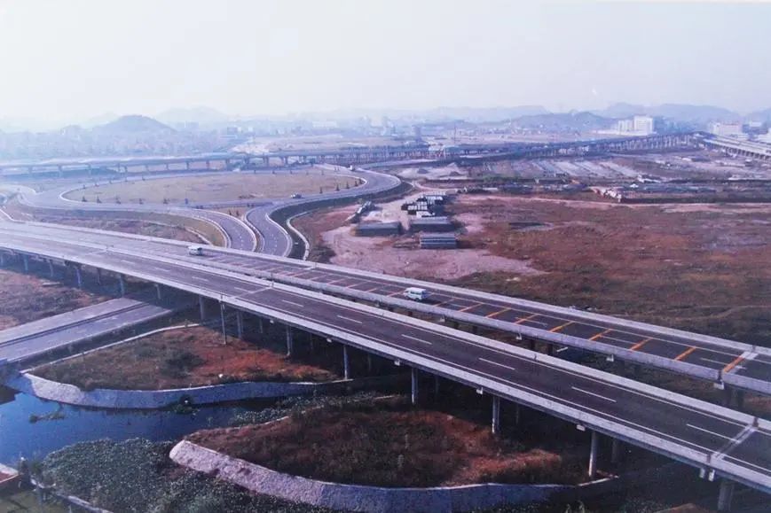 产业迭代与空间演进要素分析 ——东莞市产业发展历程及空间演变的特征 产业迭代与空间演进要素分析 ——东莞市产业发展历程及空间演变的特征