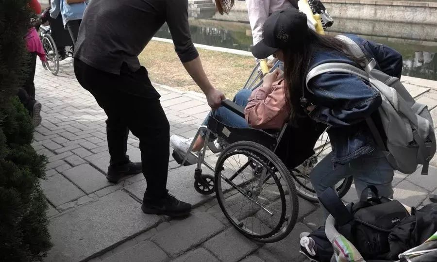 城市公共空间的“陷阱”,为什么设计要“与人为敌”? 城市公共空间的“陷阱”,为什么设计要“与人为敌”?