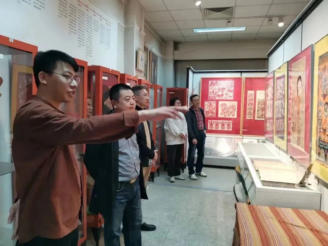 中国美术馆民间美术部到访中央美术学院非物质文化遗产研究中心 中国美术馆民间美术部到访中央美术学院非物质文化遗产研究中心