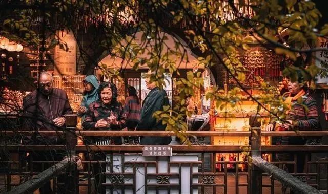 商业街沦为 “食街” 的反思：我们到底需要什么样的商业街？