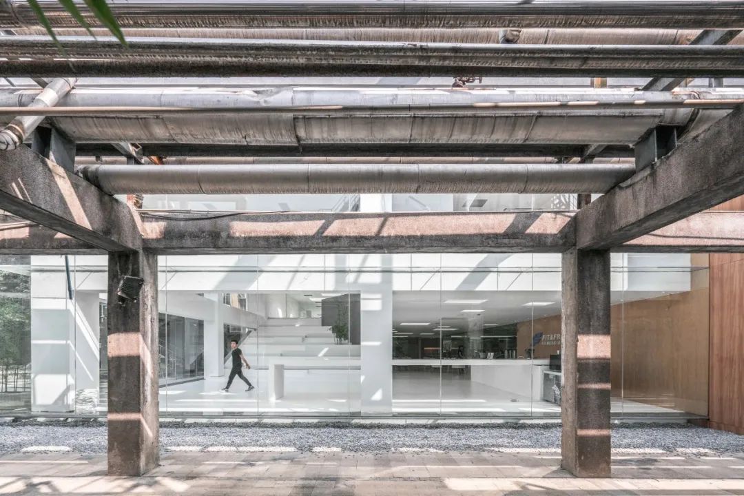 路过广州,船坞之上的“杂院”生活 路过广州,船坞之上的“杂院”生活