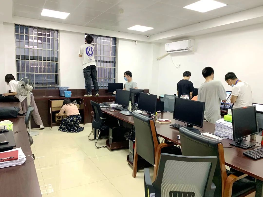 五一劳动节:每一个平凡微小的坚持,蕴染奋斗的底色 五一劳动节:每一个平凡微小的坚持,蕴染奋斗的底色