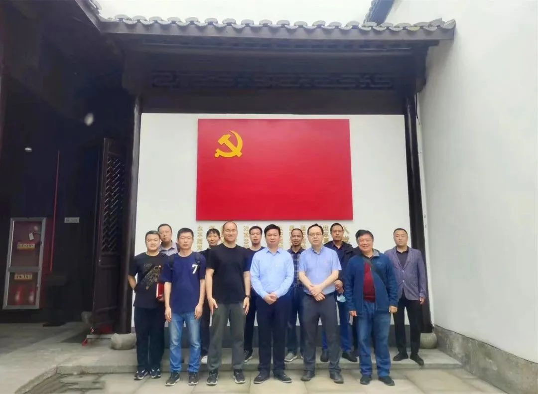 主题教育进行时︱沿着足迹学思想 牢记嘱托建新功——自然资源行政执法队支部参观小营巷