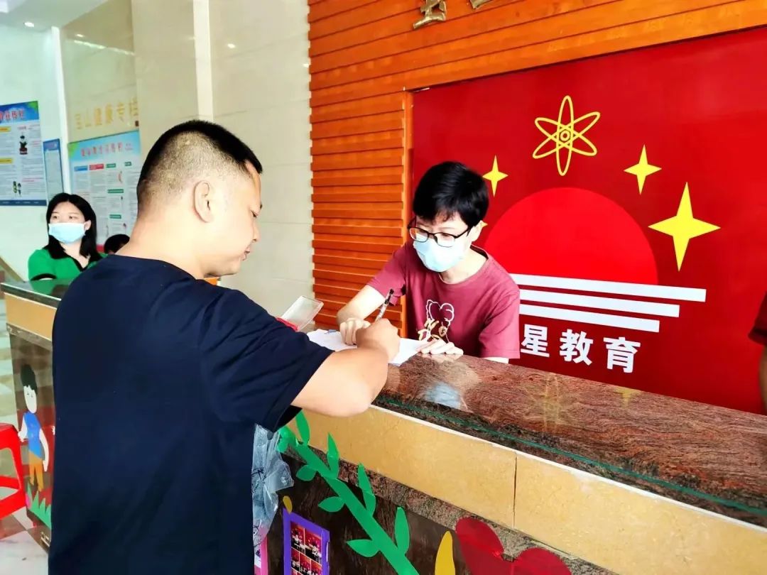五一劳动节:每一个平凡微小的坚持,蕴染奋斗的底色 五一劳动节:每一个平凡微小的坚持,蕴染奋斗的底色