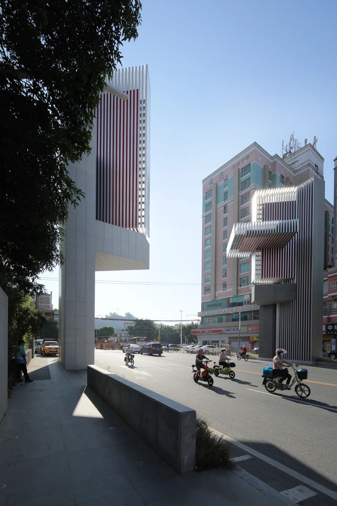 路过广州,船坞之上的“杂院”生活 路过广州,船坞之上的“杂院”生活