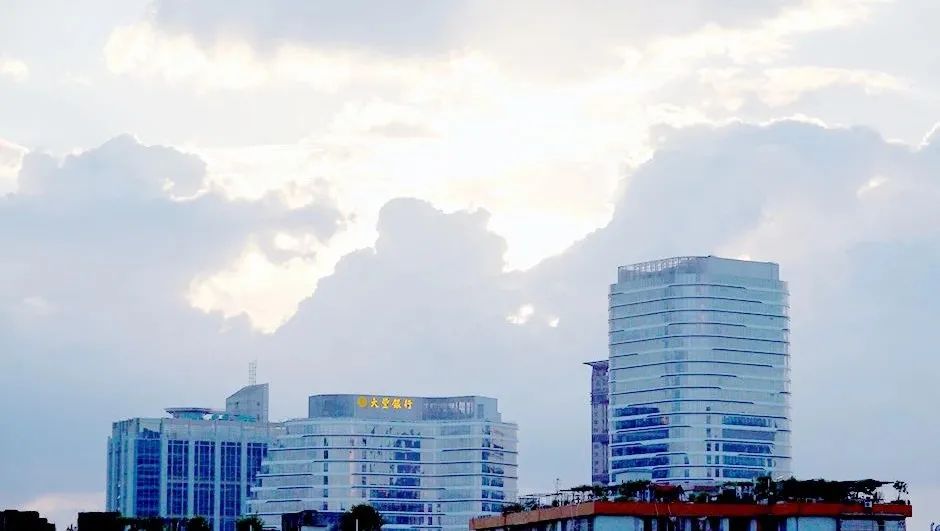 路过广州,船坞之上的“杂院”生活 路过广州,船坞之上的“杂院”生活