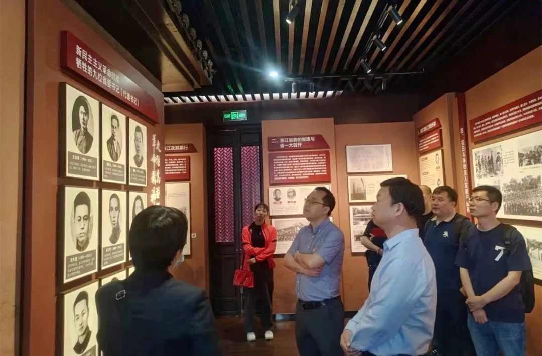 主题教育进行时︱沿着足迹学思想 牢记嘱托建新功——自然资源行政执法队支部参观小营巷