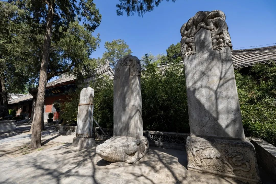 古刹悠悠春意深,这里的寺院书卷气浓 古刹悠悠春意深,这里的寺院书卷气浓