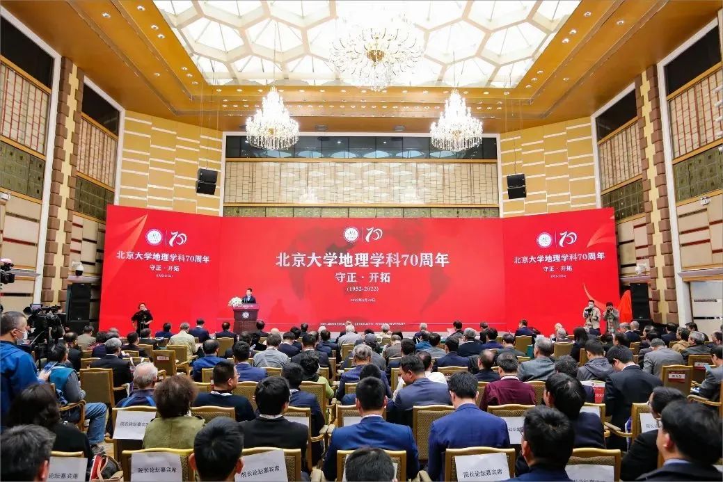 动态 | 铜像铸风范,理想传人间——怀念中国城市规划学会终身成就奖获得者侯仁之先生 动态 | 铜像铸风范,理想传人间——怀念中国城市规划学会终身成就奖获得者侯仁之先生