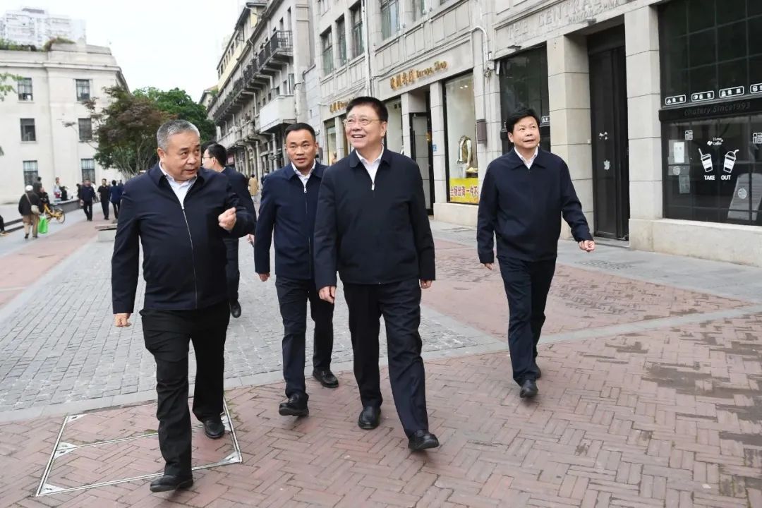视点 | 湖北省委书记王蒙徽以“四不两直”方式在武汉调研检查历史风貌区建设 视点 | 湖北省委书记王蒙徽以“四不两直”方式在武汉调研检查历史风貌区建设