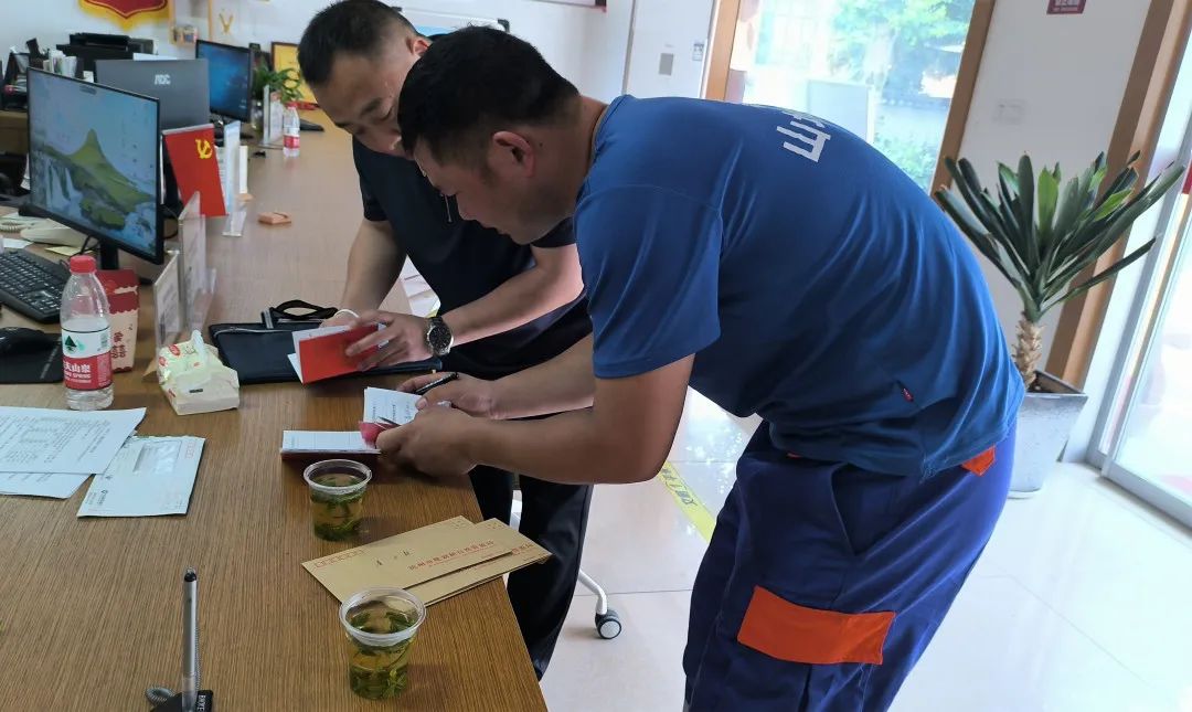 结对共建讲党课 助村帮扶共提升︱执法队党支部开展“牢记嘱托守红线，帮村助企我敲门”支部共建活动