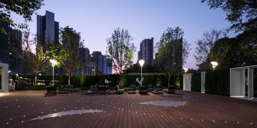 从多个景观设计案例看如何以场地原生大树创作场景