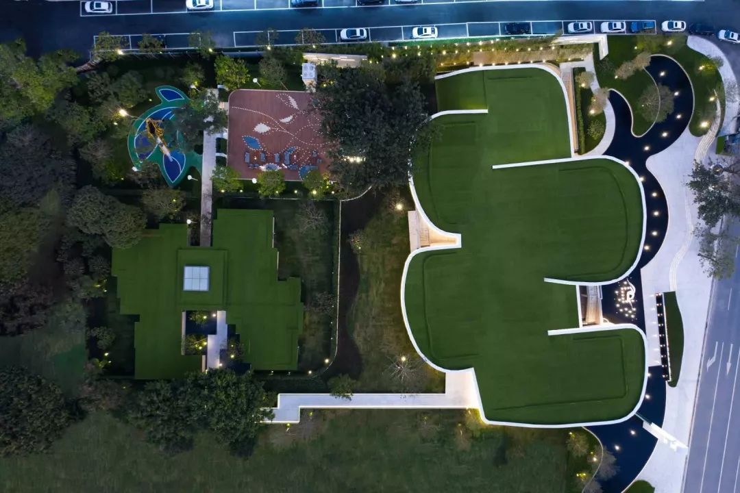 从多个景观设计案例看如何以场地原生大树创作场景